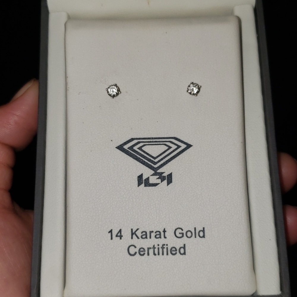 Beautiful like new Diamond stud earings